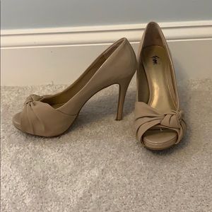 Size 7 Fioni nude heels